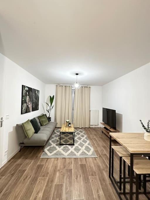 Cosy House A 6 Min Du Rer A Et Psa Apartment การ์ริแยร์-ซูส์-ปัวซี ภายนอก รูปภาพ