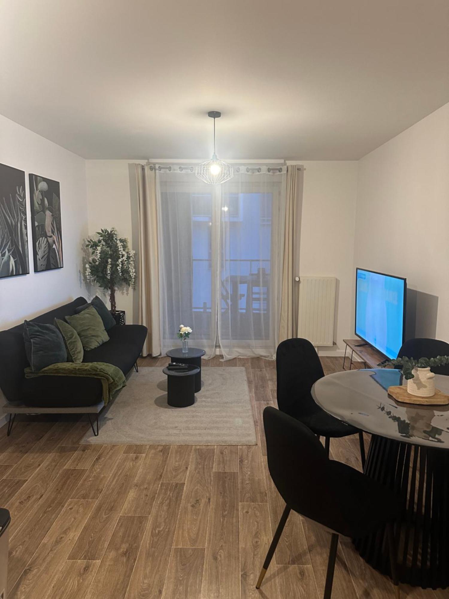Cosy House A 6 Min Du Rer A Et Psa Apartment การ์ริแยร์-ซูส์-ปัวซี ภายนอก รูปภาพ